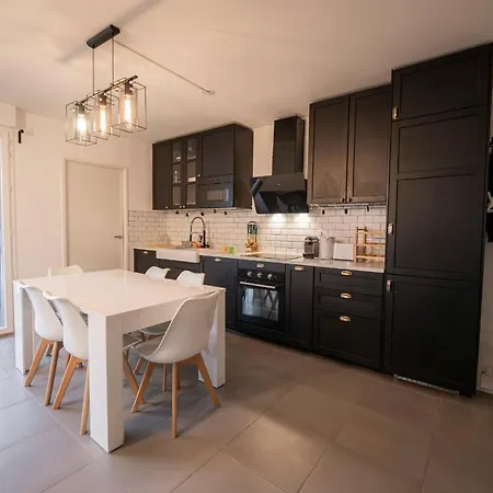 Spacious Near The * Bordeaux