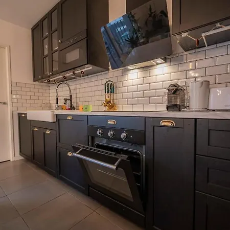 Spacious Near The Bordeaux