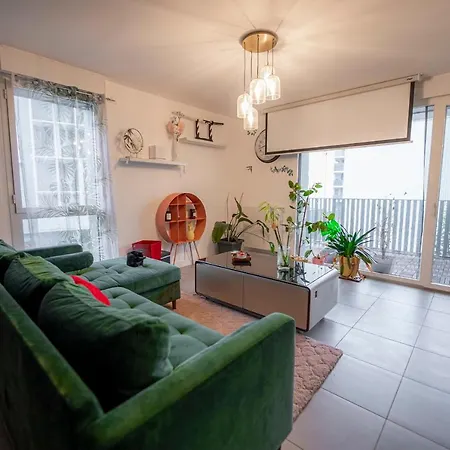 Spacious Near The Bordeaux